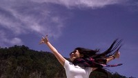 Loncat-loncat di Kawah Putih