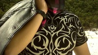 Lilit muka pake syal uda kya ninja karena bau belerang yang menyengat