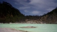 view Kawah Putih
