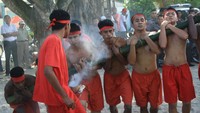 Permainan bambu gila yang menantang (sholihinramdhani08.blogspot.com)