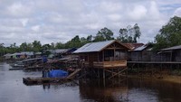 Pelabuhan dan sekaligus bandara di Sungai Daerum, Desa Senggo yang membanggakan