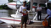 Harley besiap-siap naik pesawat
