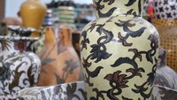 Guci bermotif batik