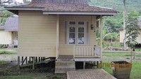Penginapan di Pantai Gedambaan
