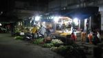 Berbaur di Padatnya Pasar Hong Kong Singkawang