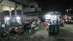 Berbaur di Padatnya Pasar Hong Kong Singkawang