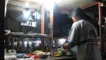 Berbaur di Padatnya Pasar Hong Kong Singkawang