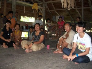 Bercakap Bahasa Mentawai di Uma