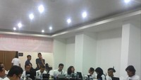 Suasana penulisan artikel pertama bagi kloter 3