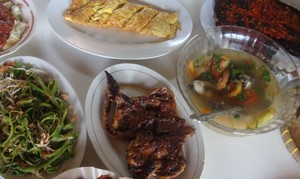 Berkunjung ke Hutan Wisata dan Menikmati Makanan Khas Suranadi