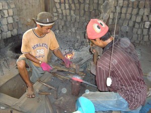 Berkunjung ke Pengrajin Keris dan Pandai Besi