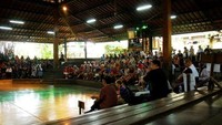 Menyaksikan pertunjukan dari bangku penonton (P.D. Indriastuty Pharmantara/detikTravel)