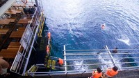 Bebas berenang dan snorkling di lautnya yang jernih