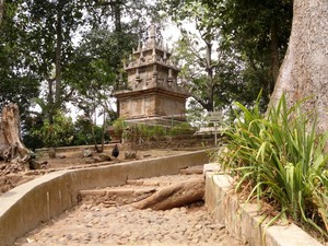 Berwisata ke Candi Cangkuang