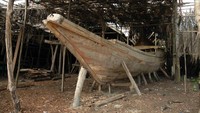 perahu nelayan yang belum selesai dibuat