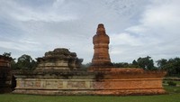 Perbedaan warna batu Candi Muara Takus
