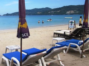 Cantiknya Pasir Putih di Pantai Patong, Phuket