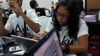 peserta sibuk membuat sebuah cerita pertama ini