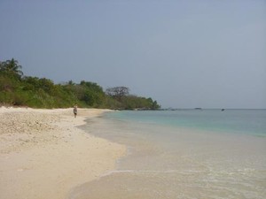 Ciputih, Pantai yang Tersembunyi, dan Pulau Manyir