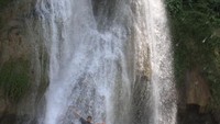 Dibawah air terjun cikaso
