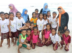 Dari Pasir Putih Sampai Nikmatnya Rujak Natsepa