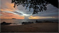 Senja yang indah di pantai Pasir Panjang Singkawang