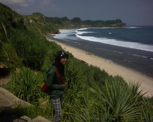 Eksotisme Pantai Nampu
