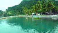 Pantai Desa Tablanusu dengan batu koralnya (ACI/Ayos Purwoaji)