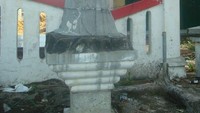 Patung Prabu Ajisaka di depan pintu masuk Bledug Kuwu