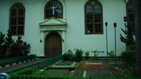 Gereja Sion Dengan Makam Kuno (Afif)