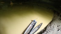 Ketinting Yang Digunakan Tampak Di Tepi Sungai
