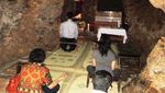 Gua Maria Lawangsih dan Pengiloning Leres