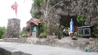 Gua Maria dan Patung Yesus Memberkati