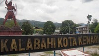 Patung pejuang yang terdapat di tengah Kota Kalabahi