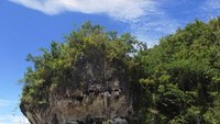 Masyarakat setempat mempercayai tempat ini sebagai rumah putri laut