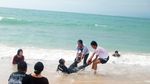 Hati-Hati! Sihir Pantai Santolo