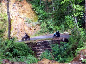 Hati-Hati! Sihir Pantai Santolo