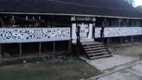 di lamin adat ini lah mereka berkumpul melaksanakan ritual tersebut