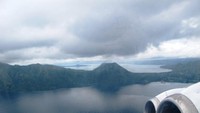 Gunung Meja tampak dari pesawat.