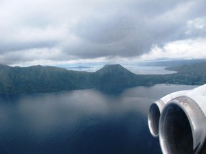 Ia, Meja dan Wongge - Selingan di Pesawat