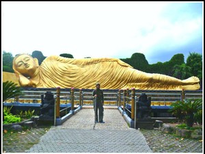 Indonesia Juga Punya Patung Buddha Tidur Terbesar