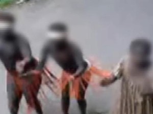 Jahat! Wanita Suku Pedalaman India Dieksploitasi Turis