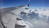 Sayap Pesawat di Megahnya Awan