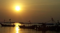 Sunset di Pantai Kartini (Sumber: zeeth.wordpress.com)
