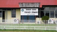 BANDARA. Setibanya Anda di Ketapang lewat jalur udara, Anda akan disambut hangat oleh Bandara Rahadi Osman Ketapang.
