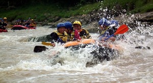 Kampung Jeram: Hanyut di Lembah Dua Gunung