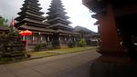 Keagungan Pura Besakih di Kaki Gunung Agung