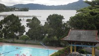 Pemandangan dari kamar dan kolam renang di bawahnya (Dok. Afif / detikTravel)