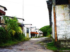 Keheningan Pabrik Yang Tak Berpenghuni