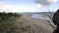 Pantai Oepaha terlihat di atas Goa Jepang